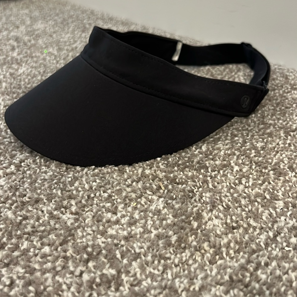 Lululemon - Womens Black Visor